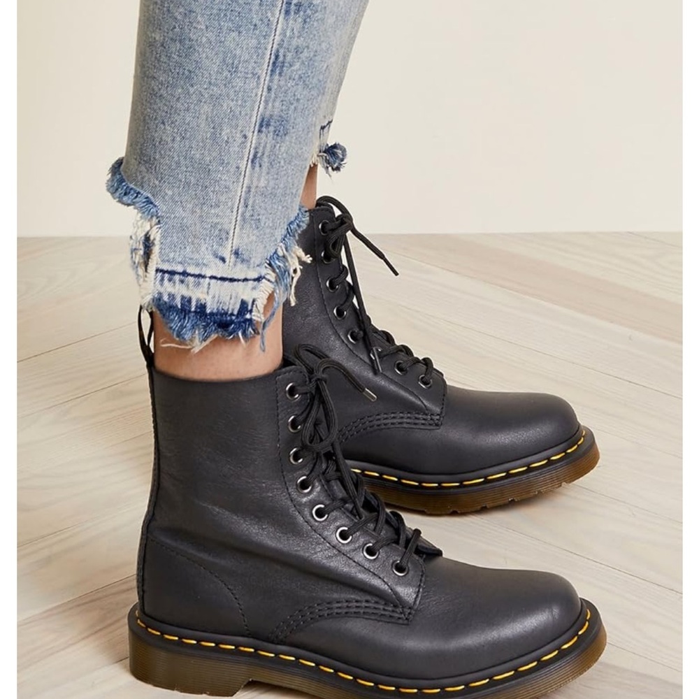 Dr. Martens 1460 Women’s Booth UK 4